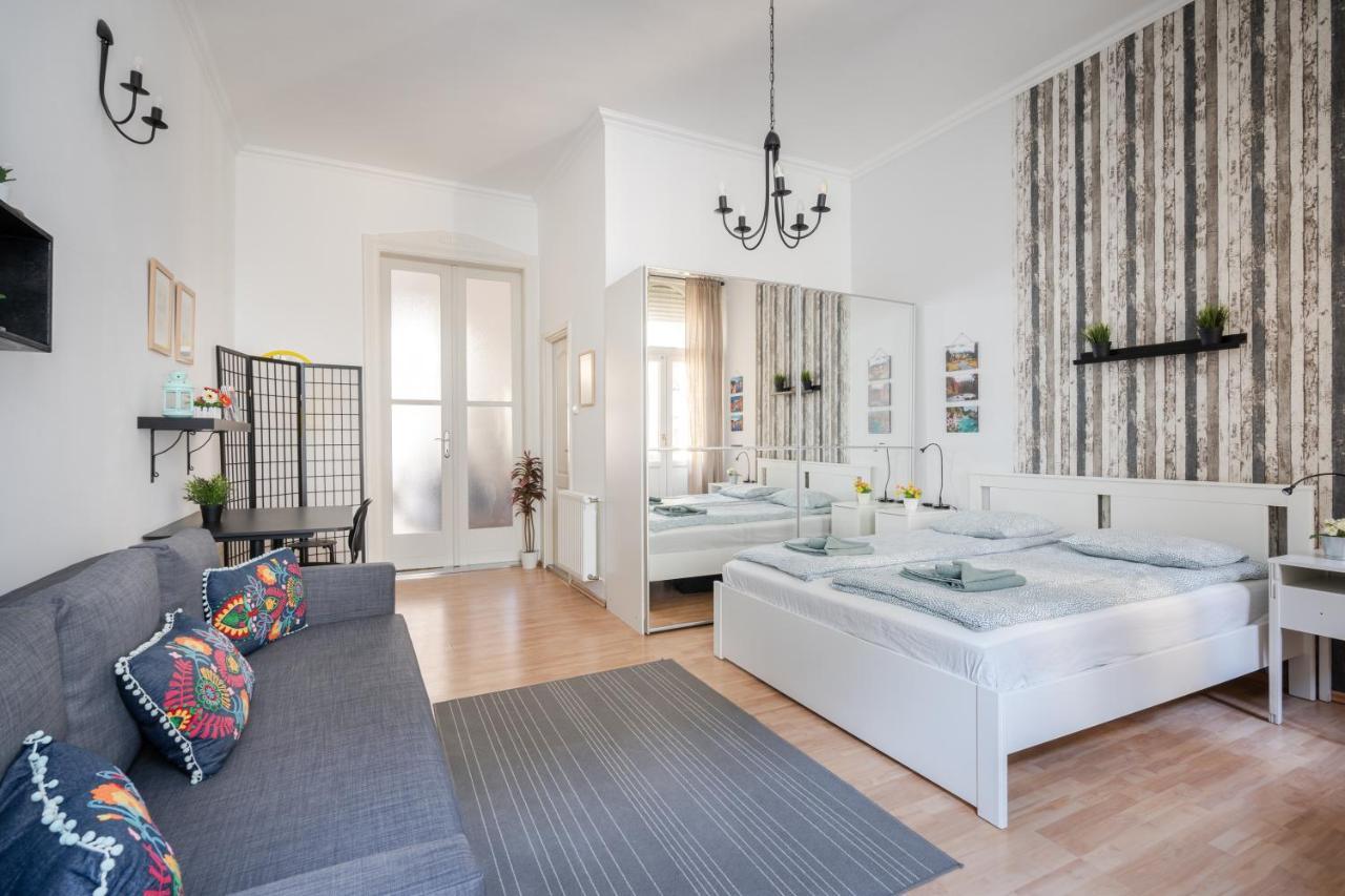 K10 - Kazinczy Street Heritage Suite - Best Location By Bqa Budapest Eksteriør billede