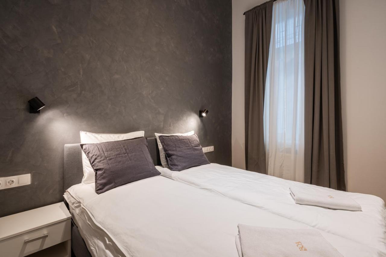 K10 - Kazinczy Street Heritage Suite - Best Location By Bqa Budapest Eksteriør billede