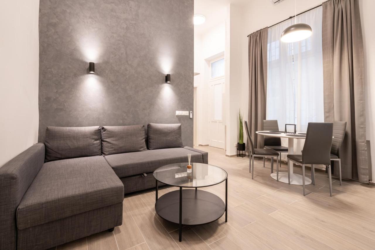 K10 - Kazinczy Street Heritage Suite - Best Location By Bqa Budapest Eksteriør billede