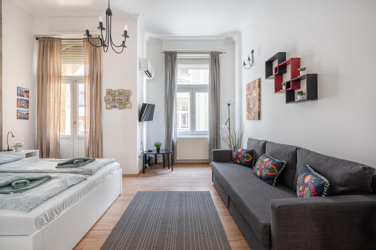 K10 - Kazinczy Street Heritage Suite - Best Location By Bqa Budapest Eksteriør billede