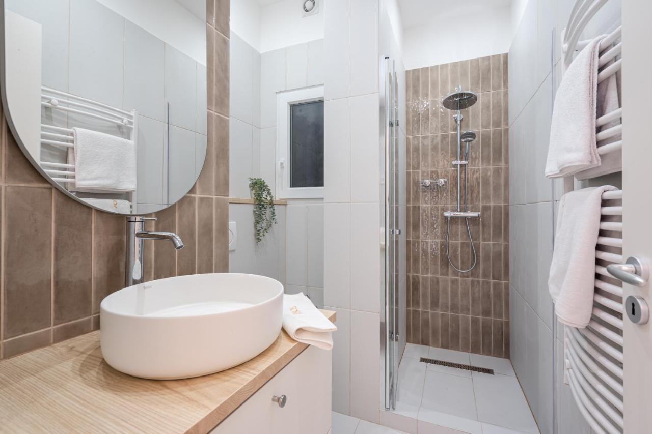 K10 - Kazinczy Street Heritage Suite - Best Location By Bqa Budapest Eksteriør billede