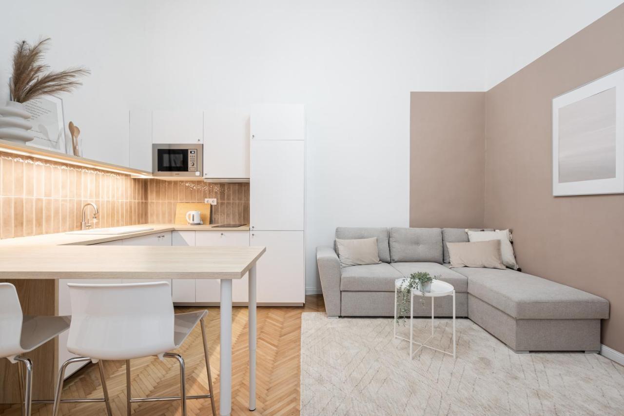 K10 - Kazinczy Street Heritage Suite - Best Location By Bqa Budapest Eksteriør billede